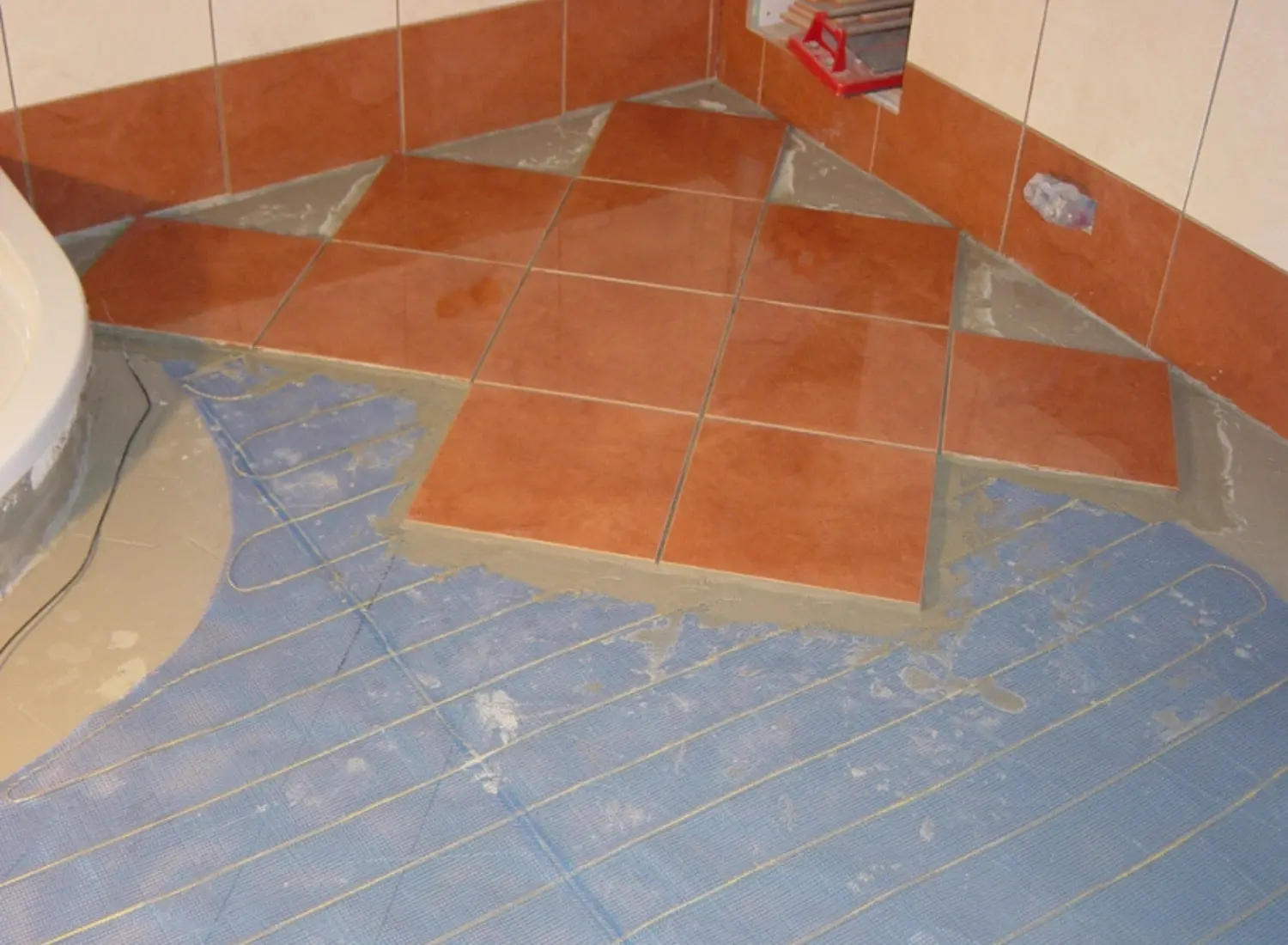 Elektrische Fußbodenheizung<br />
